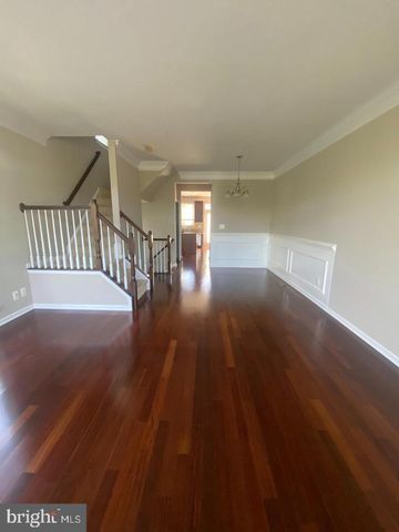 25039 JUSTICE DR, Chantilly, VA 20152