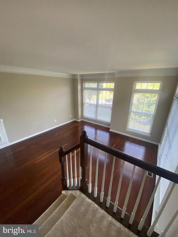 25039 JUSTICE DR, Chantilly, VA 20152