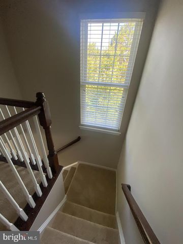 25039 JUSTICE DR, Chantilly, VA 20152