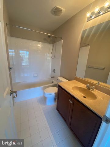 25039 JUSTICE DR, Chantilly, VA 20152