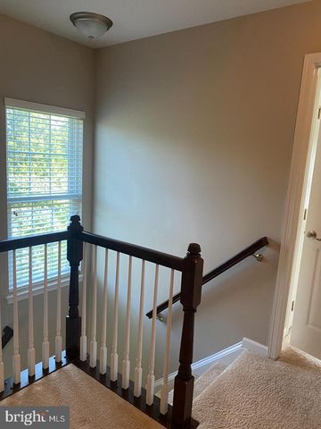25039 JUSTICE DR, Chantilly, VA 20152