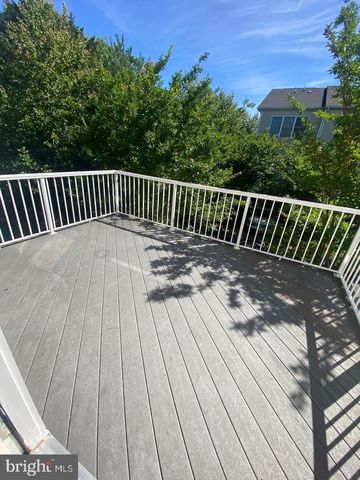 25039 JUSTICE DR, Chantilly, VA 20152