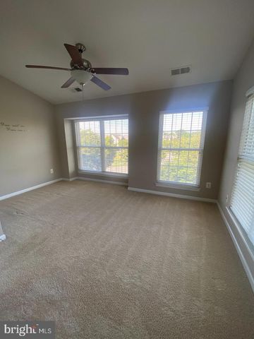 25039 JUSTICE DR, Chantilly, VA 20152