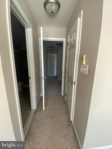 25039 JUSTICE DR, Chantilly, VA 20152