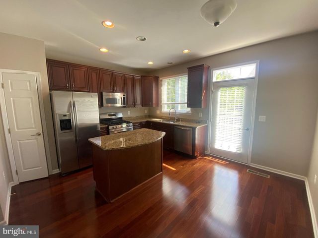 25039 JUSTICE DR, Chantilly, VA 20152