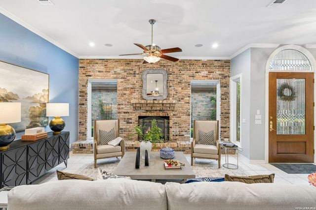 6 CENTURY GLN, San Antonio, TX 78257