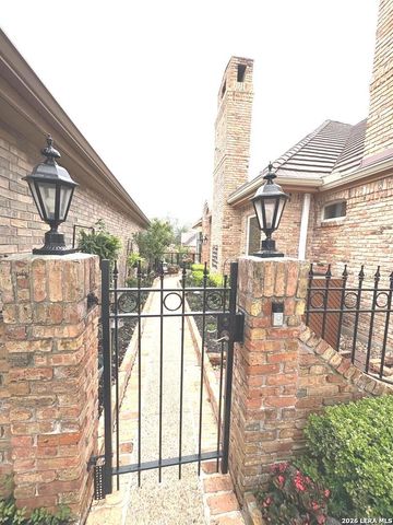 6 CENTURY GLN, San Antonio, TX 78257