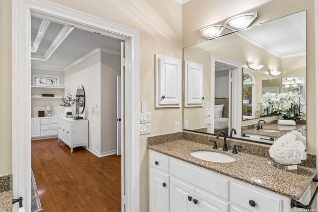 6 CENTURY GLN, San Antonio, TX 78257