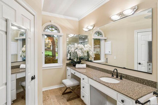 6 CENTURY GLN, San Antonio, TX 78257