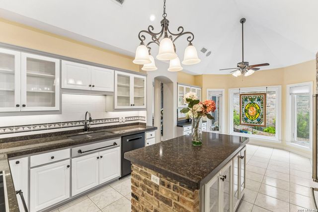 6 CENTURY GLN, San Antonio, TX 78257