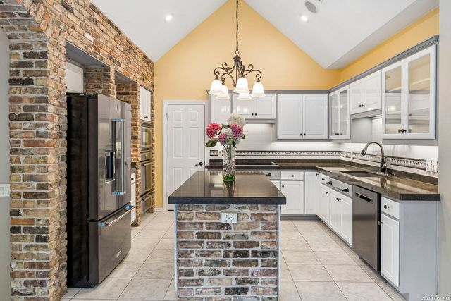 6 CENTURY GLN, San Antonio, TX 78257