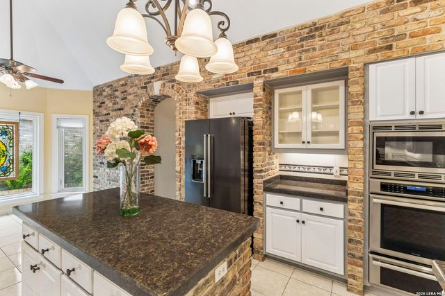 6 CENTURY GLN, San Antonio, TX 78257