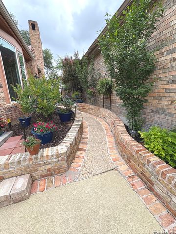 6 CENTURY GLN, San Antonio, TX 78257