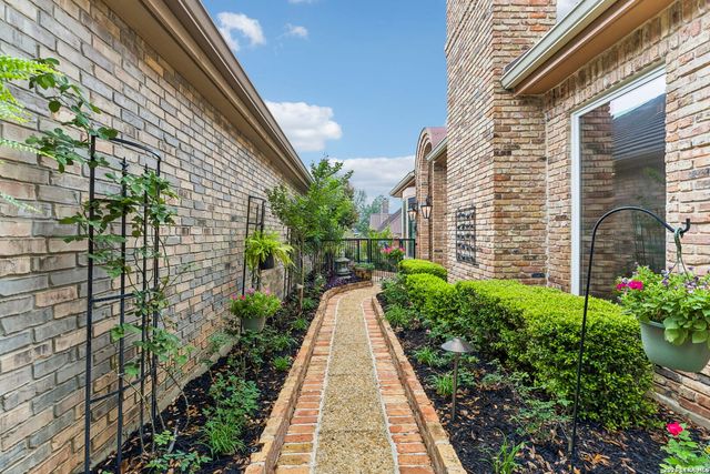 6 CENTURY GLN, San Antonio, TX 78257