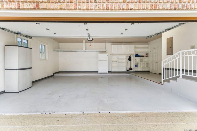 6 CENTURY GLN, San Antonio, TX 78257