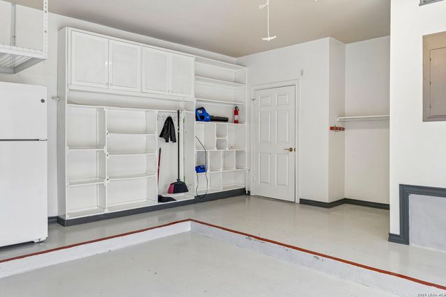 6 CENTURY GLN, San Antonio, TX 78257