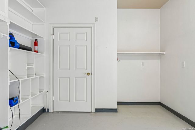 6 CENTURY GLN, San Antonio, TX 78257
