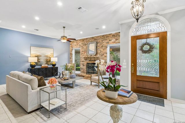 6 CENTURY GLN, San Antonio, TX 78257