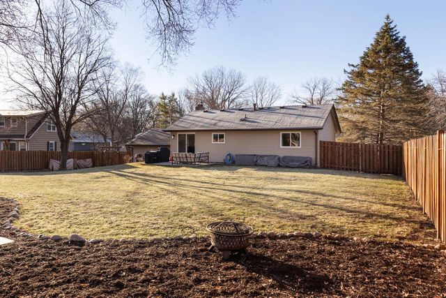 7404 Laredo Drive, Chanhassen, MN 55317
