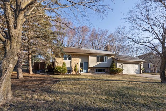 7404 Laredo Drive, Chanhassen, MN 55317