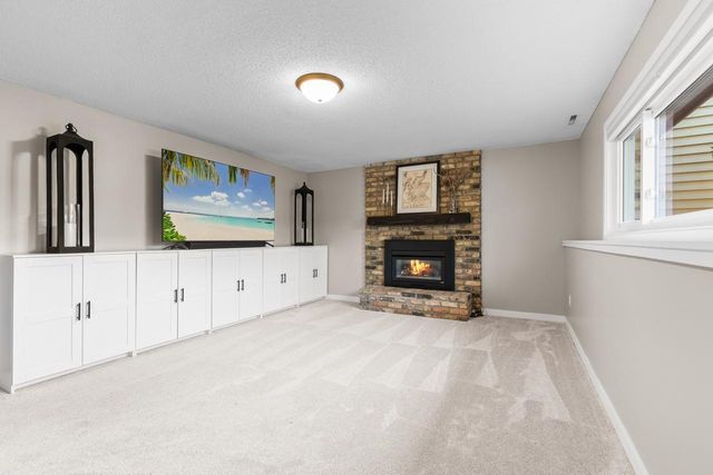 7404 Laredo Drive, Chanhassen, MN 55317