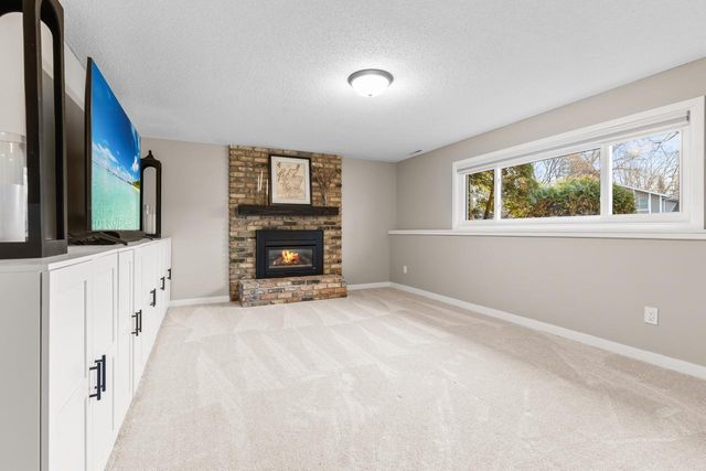 7404 Laredo Drive, Chanhassen, MN 55317