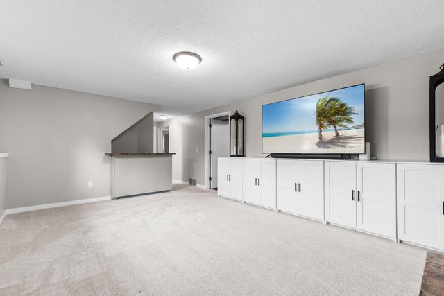 7404 Laredo Drive, Chanhassen, MN 55317