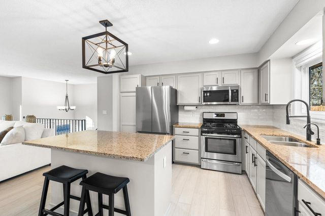 7404 Laredo Drive, Chanhassen, MN 55317