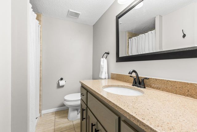 7404 Laredo Drive, Chanhassen, MN 55317