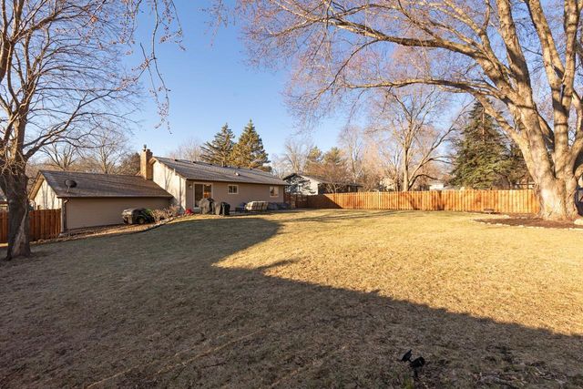 7404 Laredo Drive, Chanhassen, MN 55317