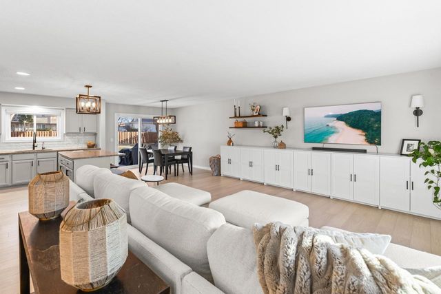 7404 Laredo Drive, Chanhassen, MN 55317