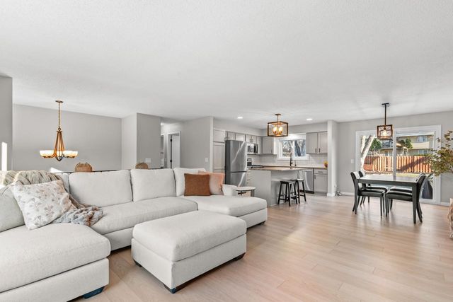 7404 Laredo Drive, Chanhassen, MN 55317