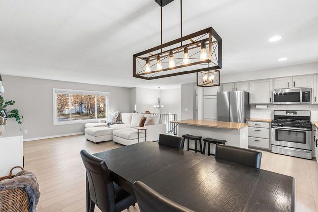 7404 Laredo Drive, Chanhassen, MN 55317