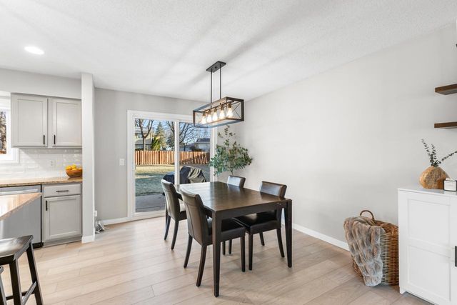 7404 Laredo Drive, Chanhassen, MN 55317