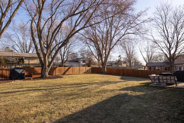 7404 Laredo Drive, Chanhassen, MN 55317