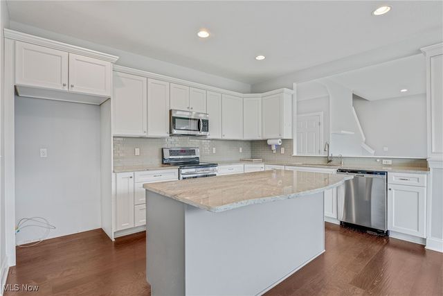 2962 Flossy Court, Willoughby, OH 44094