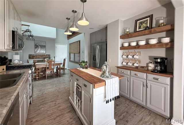 13734 La Conte Court, St Louis, MO 63128