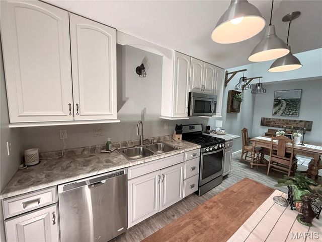 13734 La Conte Court, St Louis, MO 63128