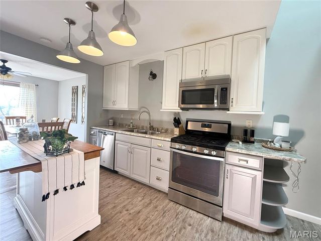 13734 La Conte Court, St Louis, MO 63128