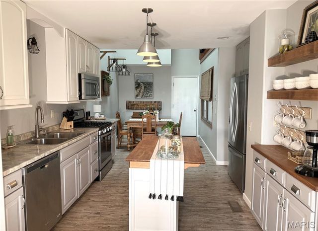 13734 La Conte Court, St Louis, MO 63128