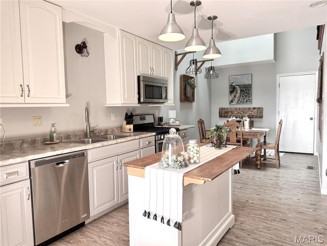 13734 La Conte Court, St Louis, MO 63128