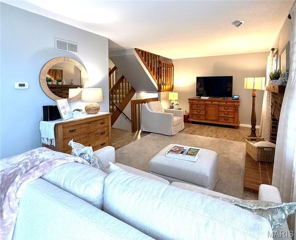 13734 La Conte Court, St Louis, MO 63128