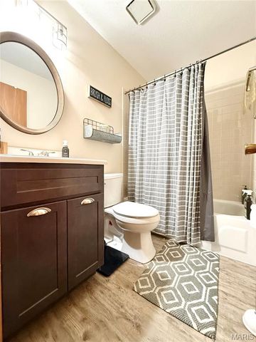 13734 La Conte Court, St Louis, MO 63128