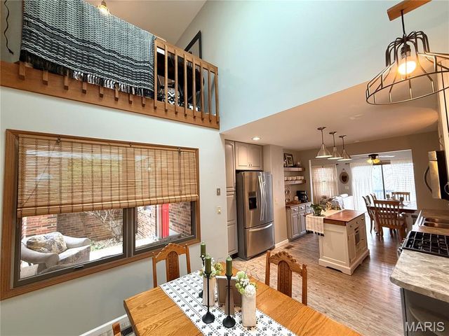 13734 La Conte Court, St Louis, MO 63128