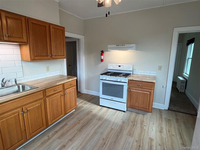 780 Route 284 3, Westtown, NY 10998