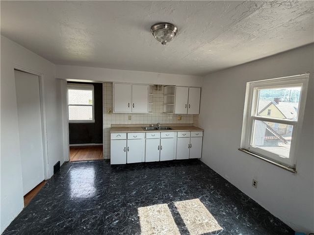 816-818 Mckean, Donora, PA 15033