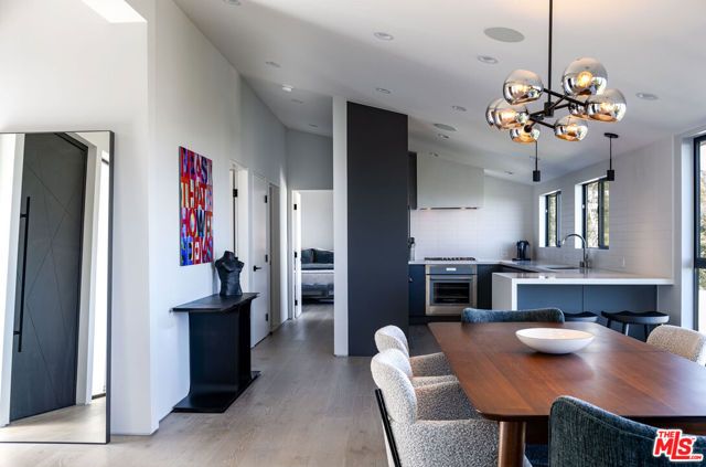 9336 Lloydcrest Drive, Beverly Hills, CA 90210
