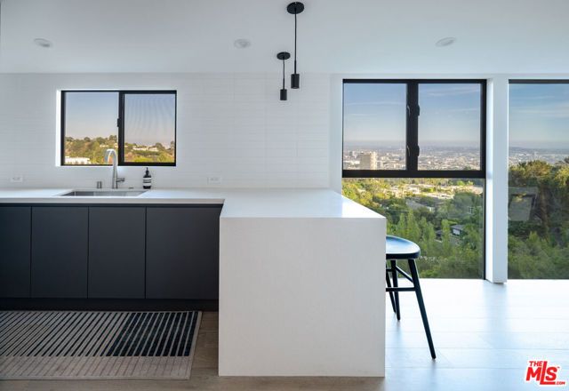 9336 Lloydcrest Drive, Beverly Hills, CA 90210