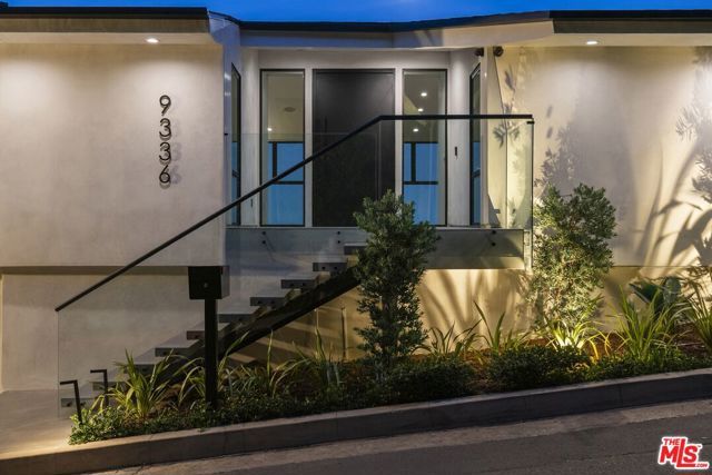 9336 Lloydcrest Drive, Beverly Hills, CA 90210
