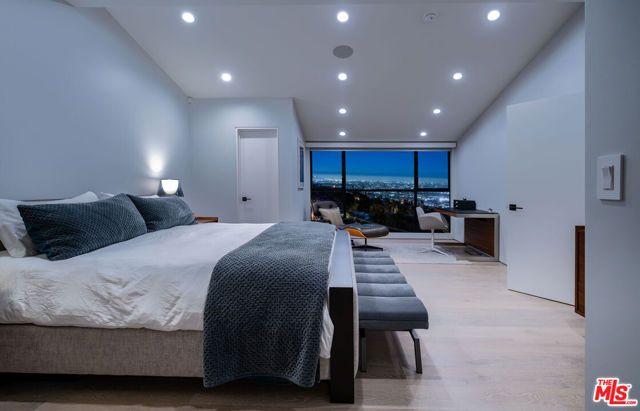 9336 Lloydcrest Drive, Beverly Hills, CA 90210